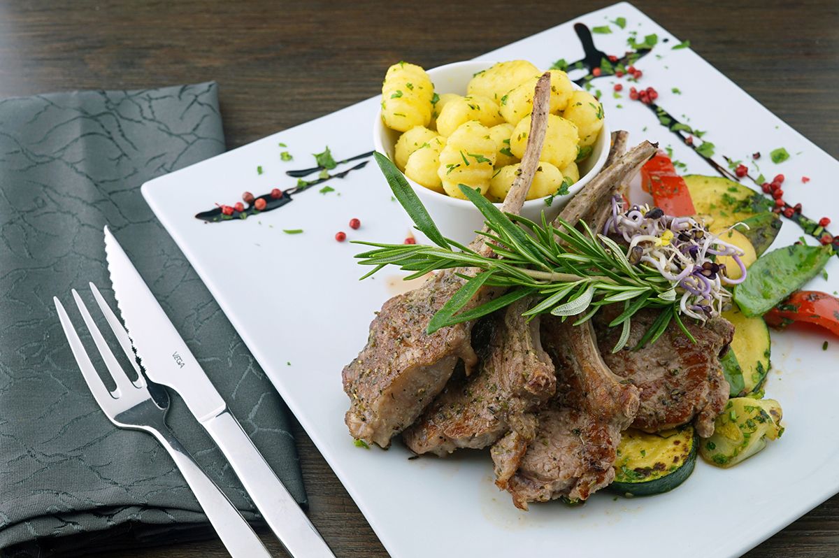 Pizzeria-Nudelini-Mondsee-Lammkotelette