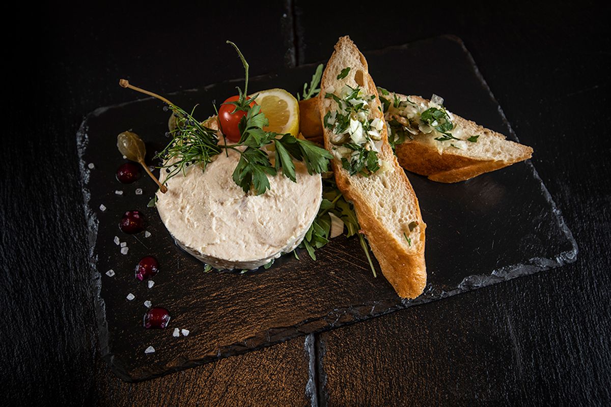 Pizzeria-Nudelini-Mondsee-Kren-Ingwer-Mousse mit Räucherlachs